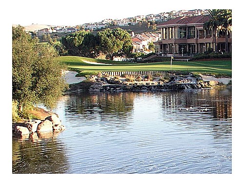 Water Feature Artificial fountains provide interest and excitement in golf courses marking the beginning or the end of the course.
